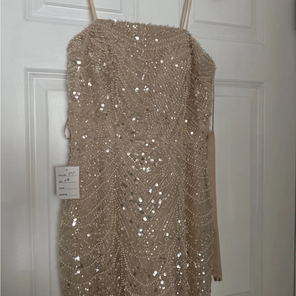 Women’s Beaded Gown Indian Dress With Detachable Cape New Size 6 - Picture 13 of 14